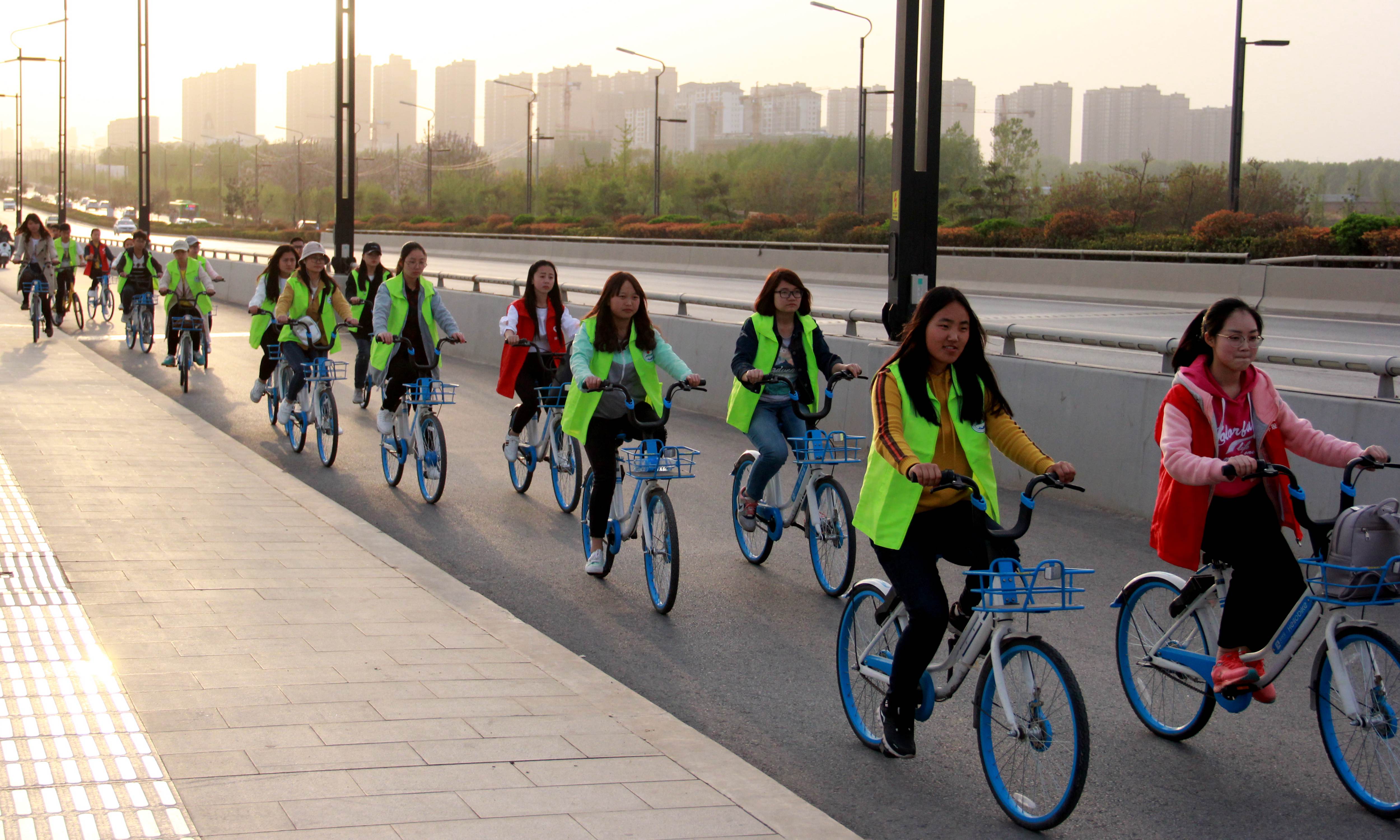 如何评价北京第一条自行车专用路？ - 知乎